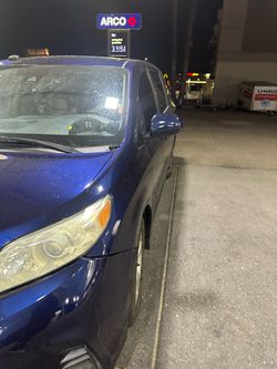 Mobility wheelchair rear end load van 2018 Toyota sienna