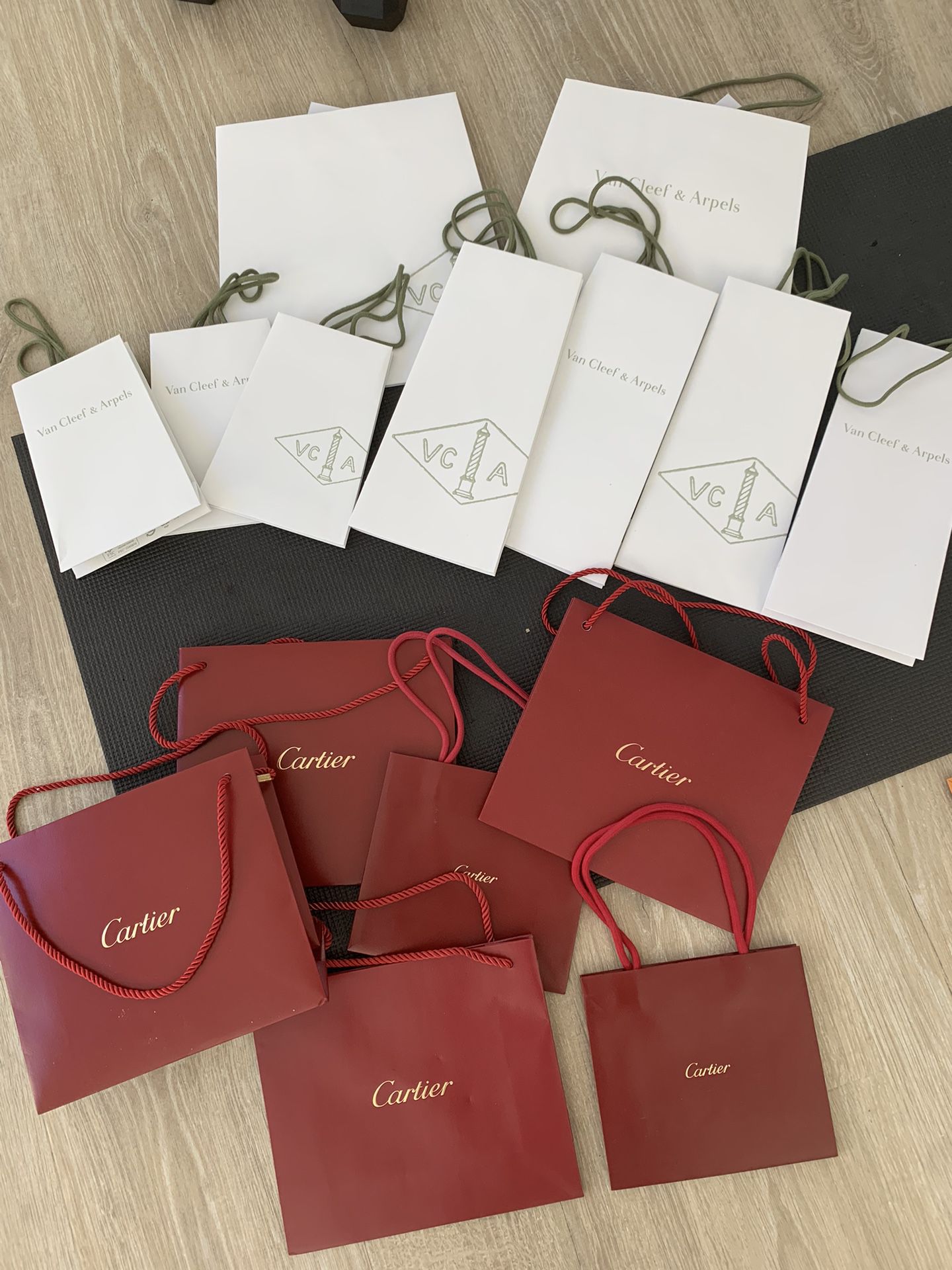 Designer paper shopping bag 10 (Gucci, Cartier, Louis Vuitton