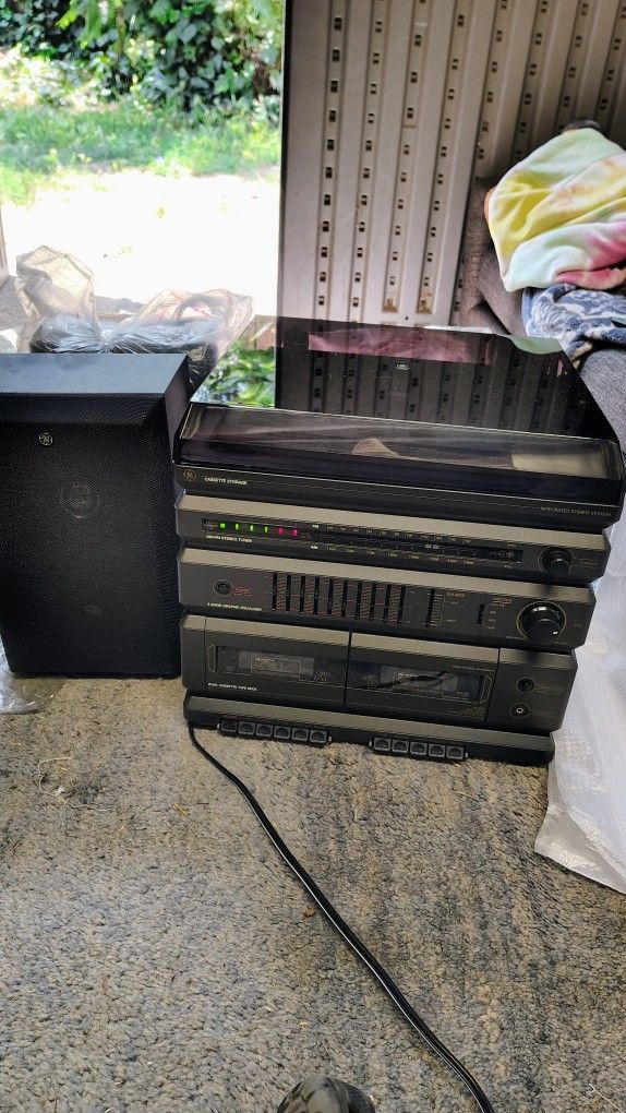 Vintage GE Compact Audio And Audio Rack