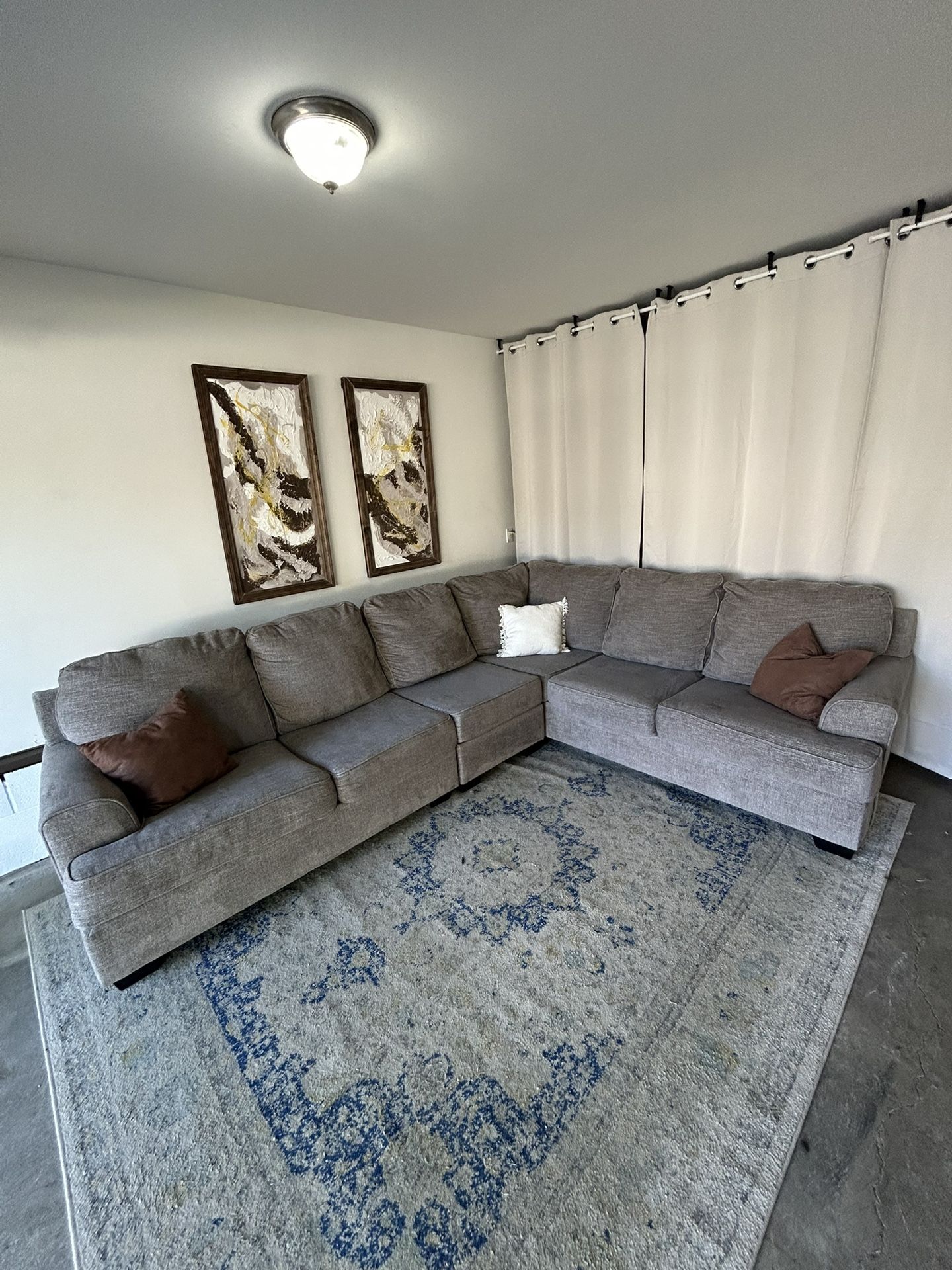 Gray L shape, Ashley F sectional couch 🛻 Delivery Available 🛻