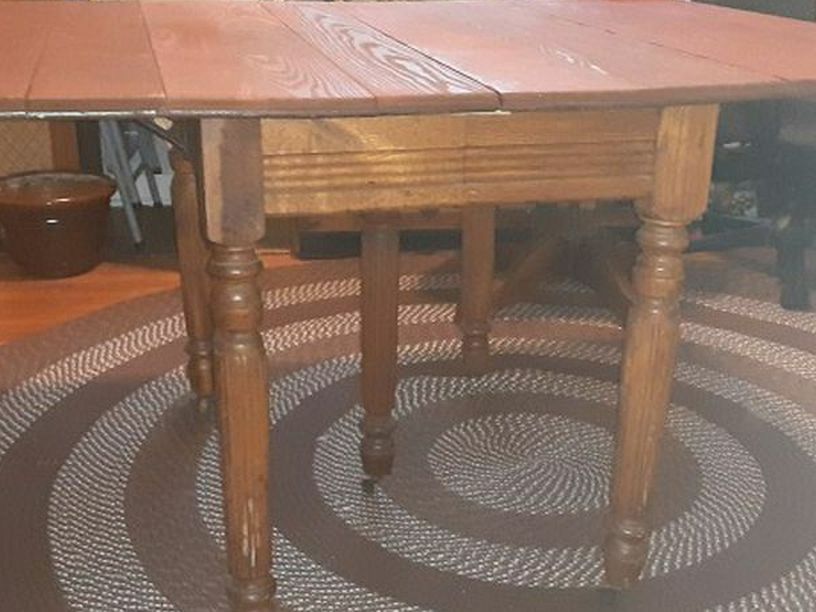 Antique 5-leg drop leaf table