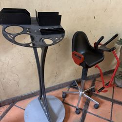 Kids Haircut Chair – Fun Car Style with Steering Wheel on Wheels – Santa Monica