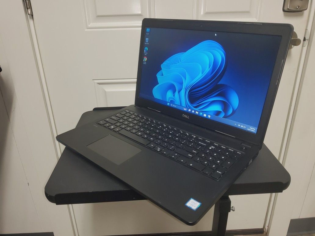 Dell Latitude 3580 15.6" Core i3-6006U 2.0GHz 12GB 256GB SSD Win11