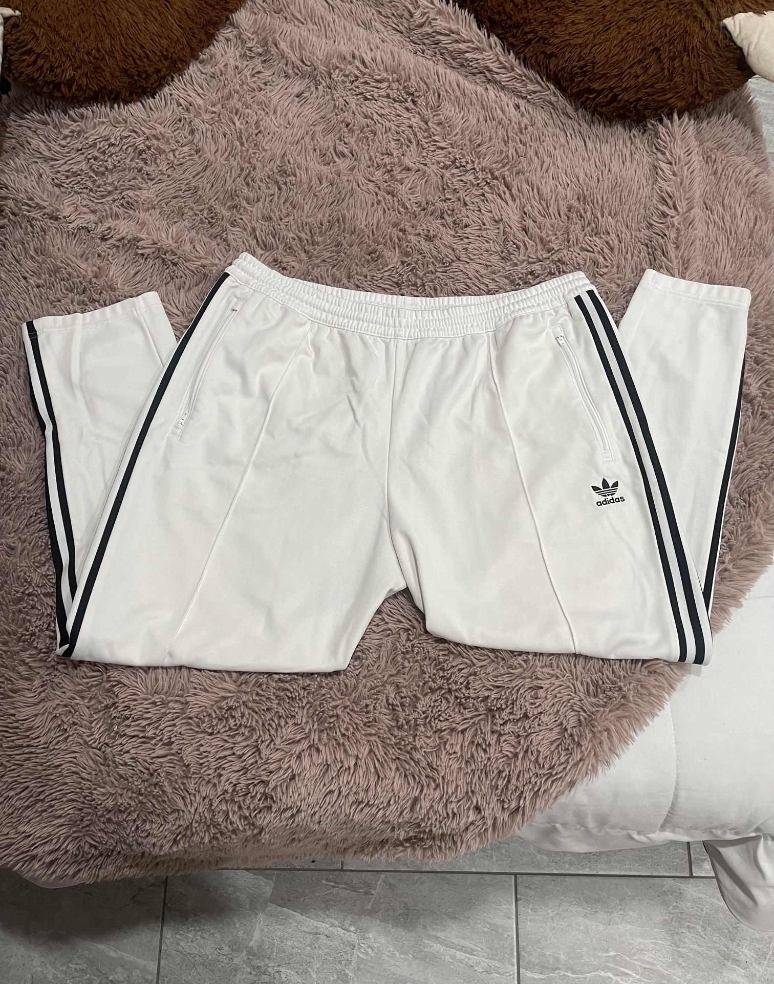 Adidas Black With White Stripe Women's Track Pants Size Small for Sale in  Wichita, KS - OfferUp