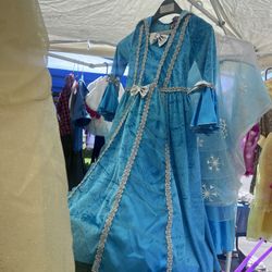 Vestidos De Helloween Todos Son Talla Seis $10 Cada Uno