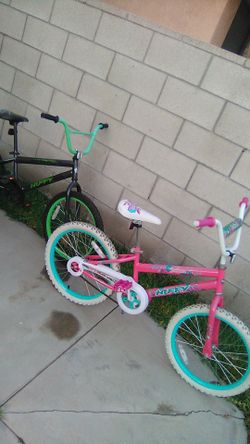 Huffy Bikes Both in Good Condition just need Tires idk if just air or new