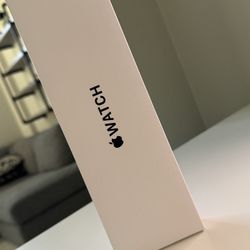 Apple Watch SE 2nd Gen! 40mm Gps! Brand New Sealed !! Unlocked  Starlight Color $220!!