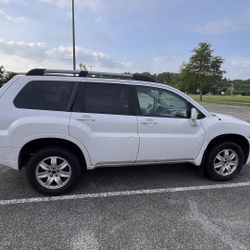 Selling White Mitsubishi Endeavour 