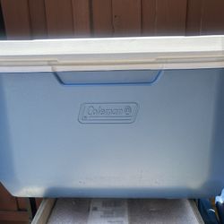 Coleman 70-Quart 100 Can Coastal Xtreme Marine 5 Day Chest Cooler