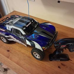 Traxxas Slash (Fully Stock)