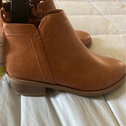 Girls boots size 2