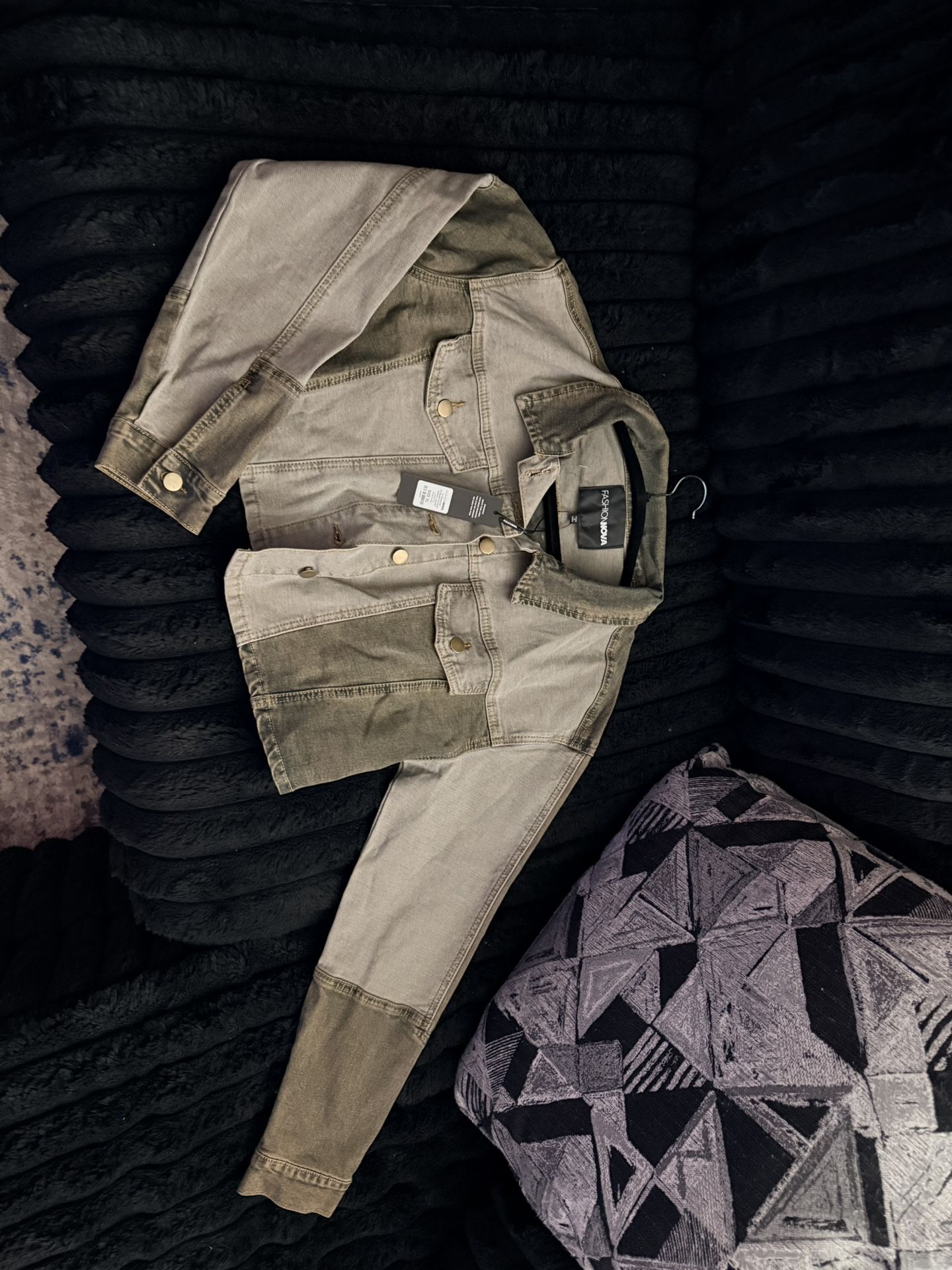 Fashion nova women’s Denim Crop Jacket - NEW - XL