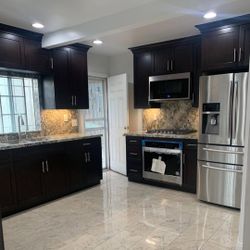 A Good Friday to Save Big –Espresso Shaker Single Line Kitchen