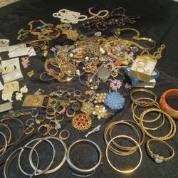 Vintage Costume Jewelry: MAKE OFFER