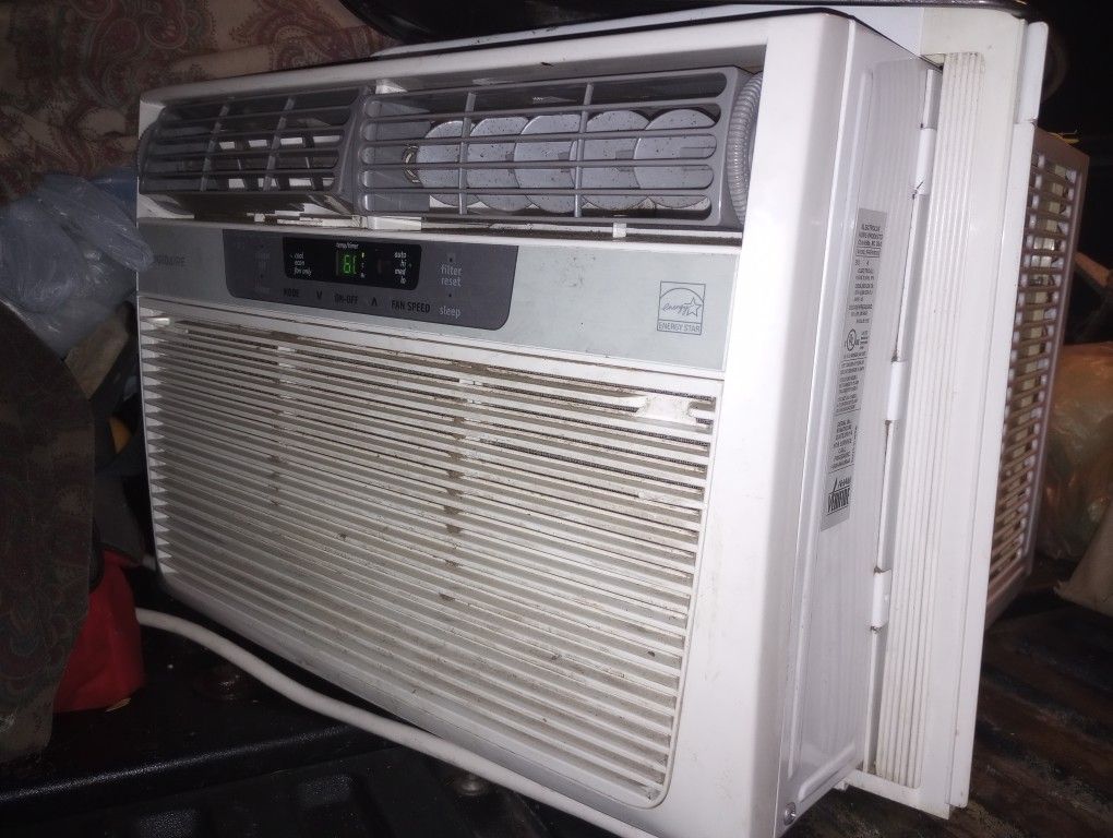 12,000 BTU Window Air Conditioner, Ac, Works Great, $149