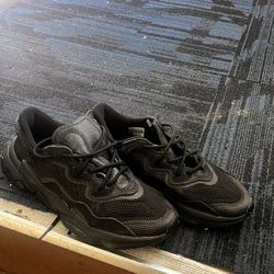 Men’s adidas ozweego Size 8 Black 