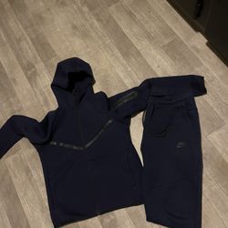 Navy Blue Nike Tech.. New Season.. Pants Large, Jacket Medium 