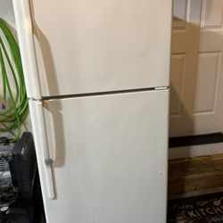 GE Refrigerator 