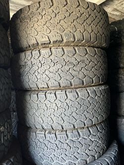 Vendo 265/70/R17 las 4 llantas por $200