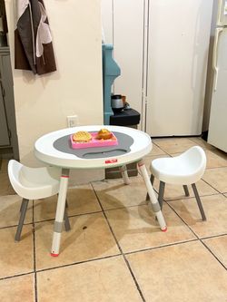 Skiphop table and 2 chairs