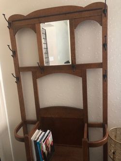 Beautiful wood shelf great condition asking $85 obo