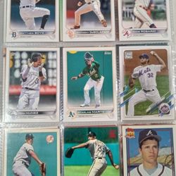 Baseball Card Lot Of 77