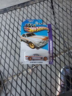 Hot Wheels 65 Mustang 2+2 Fastback
