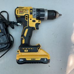 DEWALT DRILL 