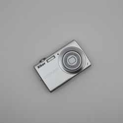 Nikon COOLPIX S203 Silver 10.0MP Digital Camera