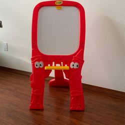 Crayola Easel With White And Black Boards