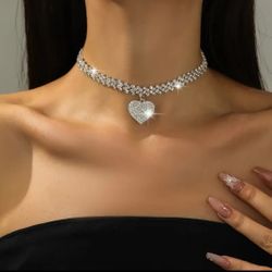 Elegant Sparkling Silver Tone Heart Necklace 