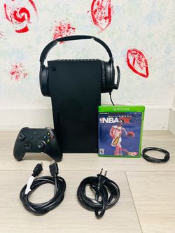 Xbox Series X - DISC Version - 1 TB , Bonus 1 Game  , 1 Head Set ( Used )