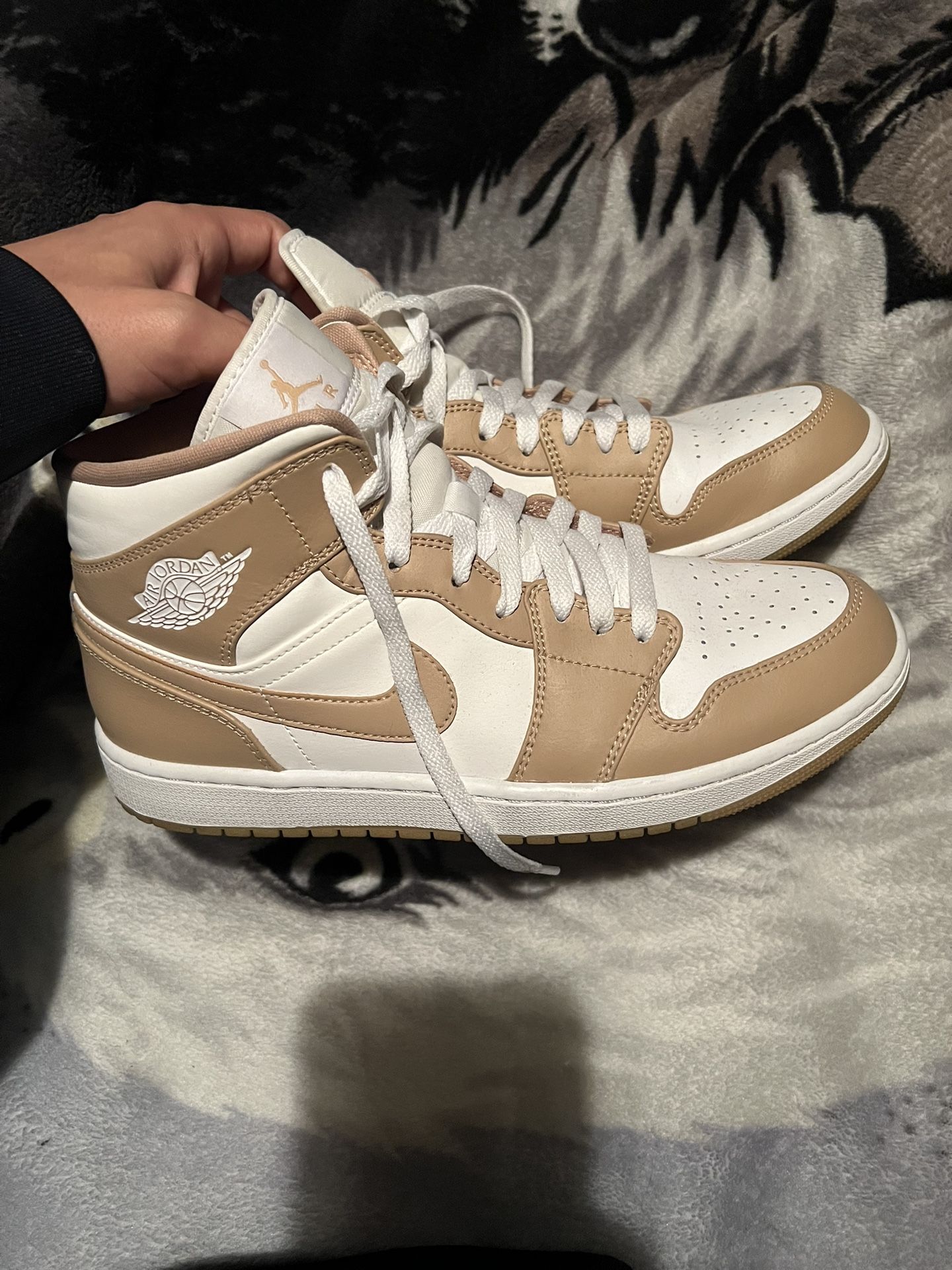 Tan Gum Jordan 1s