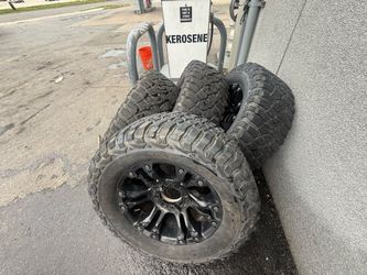 Set of 4 Mud-Terrain Wheels & Tires – 8 Lug for Trucks