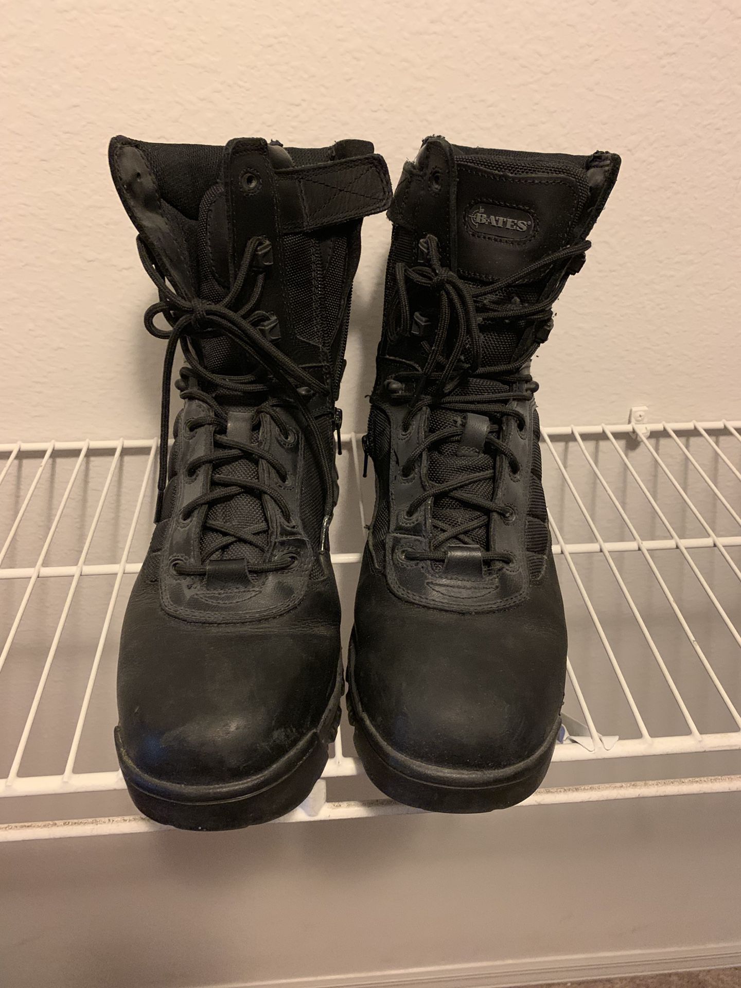 Men’s size 11 boots Bates