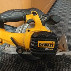 Cordless Dewalt Handheld Skillsaw