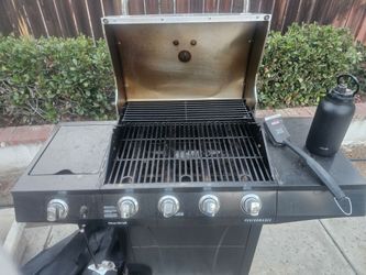 Free grill, just needs to be cleaned
