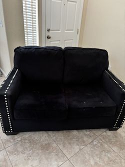 Beautiful couch 3 months old
