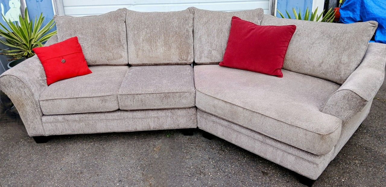 Forest Hill 2-Piece Right-hand Cuddler Sectional Sofa