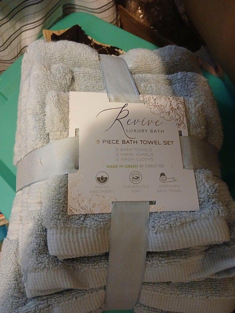 6 PIECE  Towel Set These Was 25.00 I'll Take 20.00 No Less