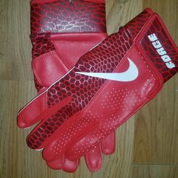 Brand New With Package
NIKE FORCE EDGE
BASEBALL BATTING GLOVES Red White Men Sizes Small, Medium, Large
