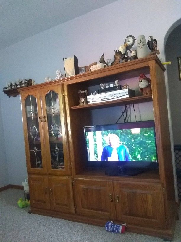 Solid Oak Tv Entertainment Center With Glass Doors & Doors At The Bottom 