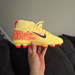Nike Mercurial Big Kids Size 4