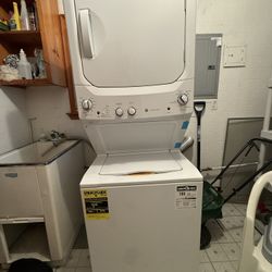 GE 3.8 cu. ft. Washer 5.9 cu. ft. Gas Dryer Combo in White