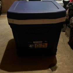 Igloo Roller Cooler