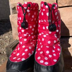 Snow Boots. Small Girls Size 13. Magenta & White Polka Dots. Great Snow traction & Sole. Very Comfy & Easy To Slip On.