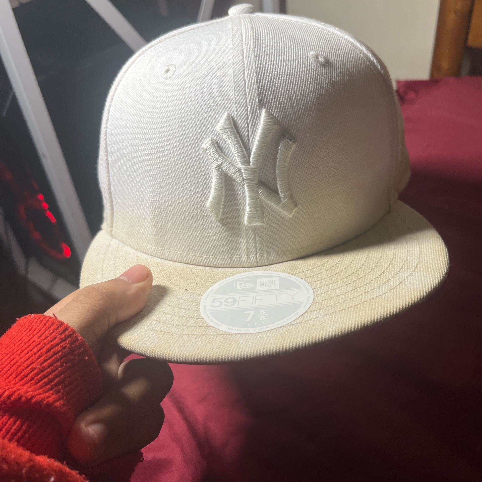 WHITE YANKEES FITTED CAP