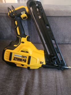 20V MAX XR Lithium-Ion Cordless 15-Gauge Angled Finish Nailer (Tool Only)