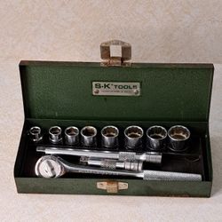 12 Pcs Vintage S•K 3/8" Drive SAE Socket Set & Husky Ratchet Metal Case USA