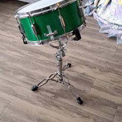 Pearl SNARE Drum And Stand
